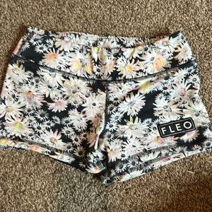 Floral fleo booty shorts